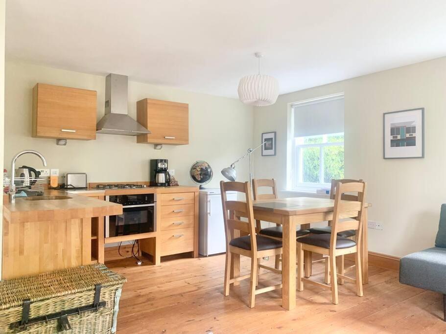 Apartamento Delightful Ely House Bright And Warm With Cathedral View Exterior foto