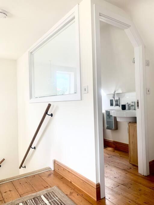 Apartamento Delightful Ely House Bright And Warm With Cathedral View Exterior foto
